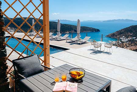 Veranda with view at the sea and the pool