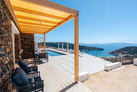 Veranda with view at the sea and the pool