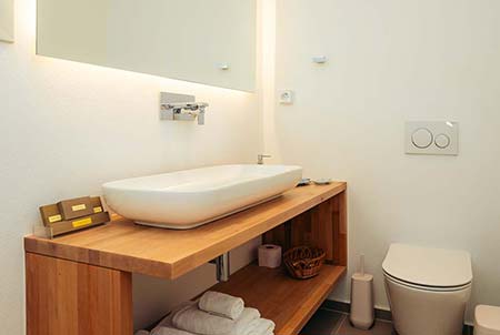 Salle de bain moderne à la maison Smari