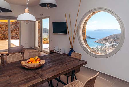 Maison smari - Coin salon avec vue sur la mer