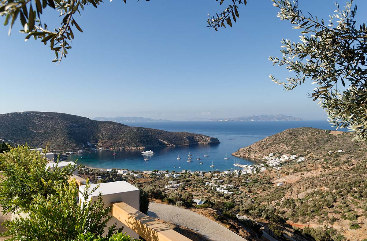 Θέα στο Βαθύ από το Melianthos villas στη Σίφνο