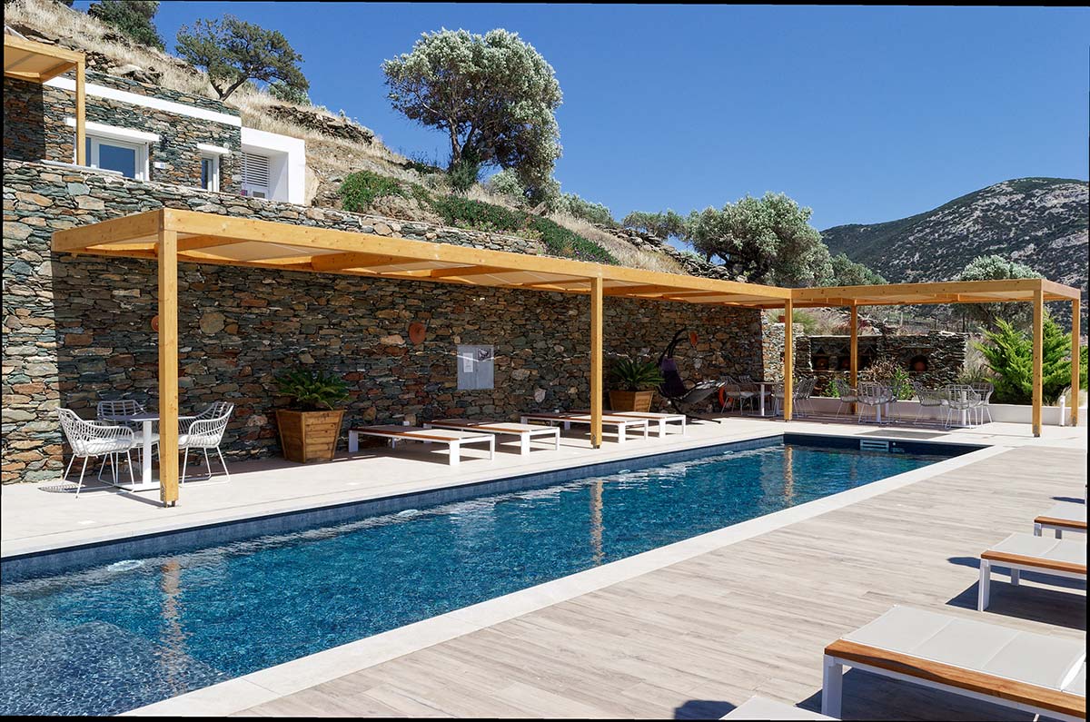 Δροσιστείτε στην πισίνα του Melianthos Villas στη Σίφνο