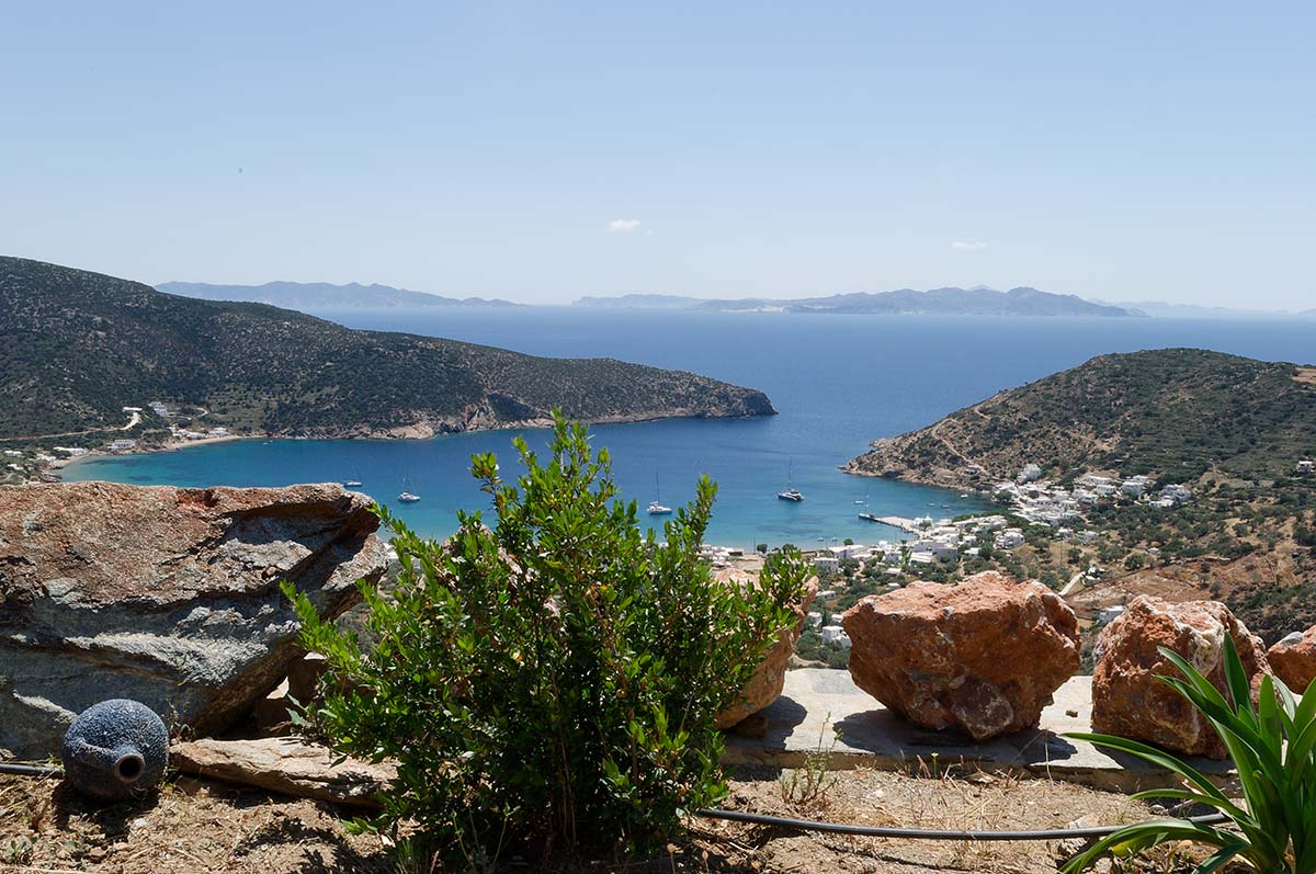 Θέα στο Βαθύ από το Melianthos villas στη Σίφνο