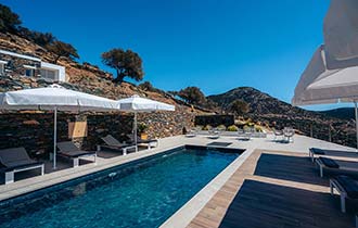 La piscine des villas Melianthos à Sifnos
