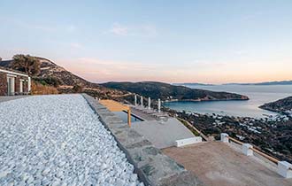 L'heure du coucher du soleil dans les villas de Melianthos à Sifnos