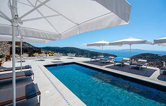 Η πισίνα στο Melianthos villas στη Σίφνο